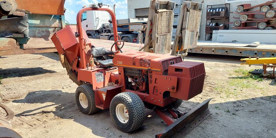 Koparka tarczowa Ditch Witch 3700DD łańcuchowa - خندقکن: صور 3 Koparka tarczowa Ditch Witch 3700DD łańcuchowa - خندقکن: صور 3