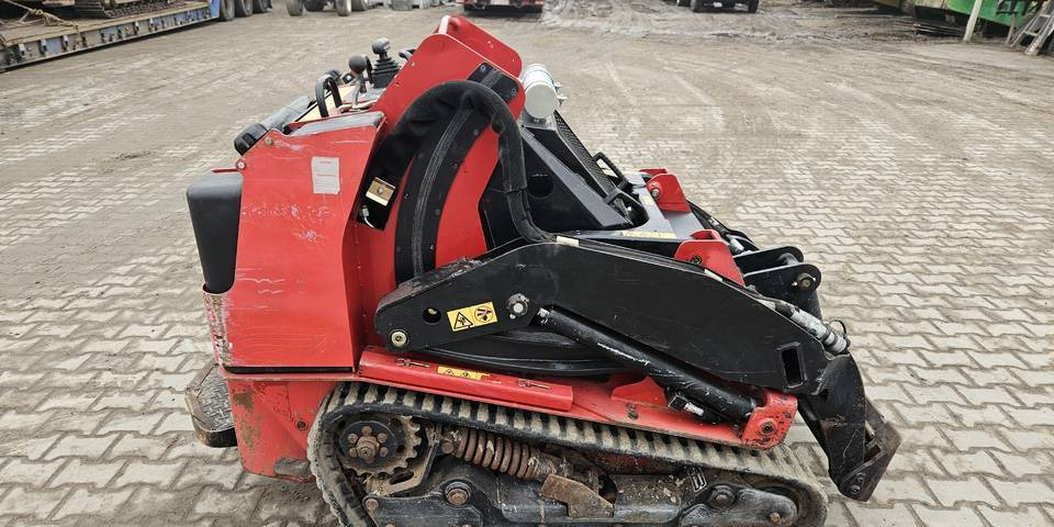 Miniładowarka Toro Dingo TX1000 bobcat ditch witch - حفار متعدد الاستخدام: صور 5 Miniładowarka Toro Dingo TX1000 bobcat ditch witch - حفار متعدد الاستخدام: صور 5
