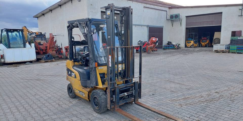 Wózek widłowy Caterpillar GP15N 1,5t pozycjoner, przesuw CAT - رافعة شوكية تعمل بالغاز: صور 5 Wózek widłowy Caterpillar GP15N 1,5t pozycjoner, przesuw CAT - رافعة شوكية تعمل بالغاز: صور 5