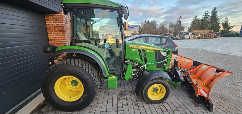 John Deere 4052R - جرار: صور 1 John Deere 4052R - جرار: صور 1