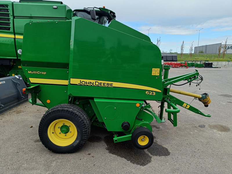 John Deere 623N - مكبس القش الدائري: صور 5 John Deere 623N - مكبس القش الدائري: صور 5