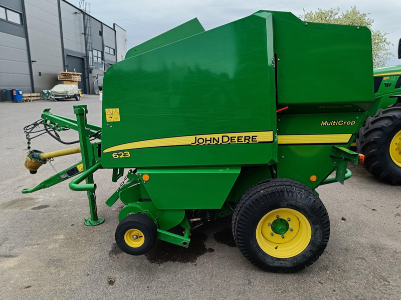 John Deere 623N - مكبس القش الدائري: صور 1 John Deere 623N - مكبس القش الدائري: صور 1