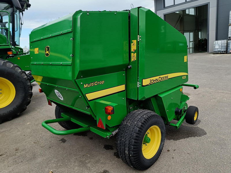 John Deere 623N - مكبس القش الدائري: صور 4 John Deere 623N - مكبس القش الدائري: صور 4