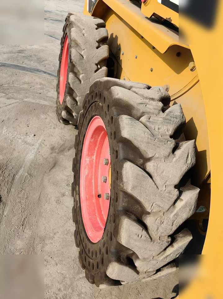 CATERPILLAR 226B - شيول صغير: صور 4 CATERPILLAR 226B - شيول صغير: صور 4