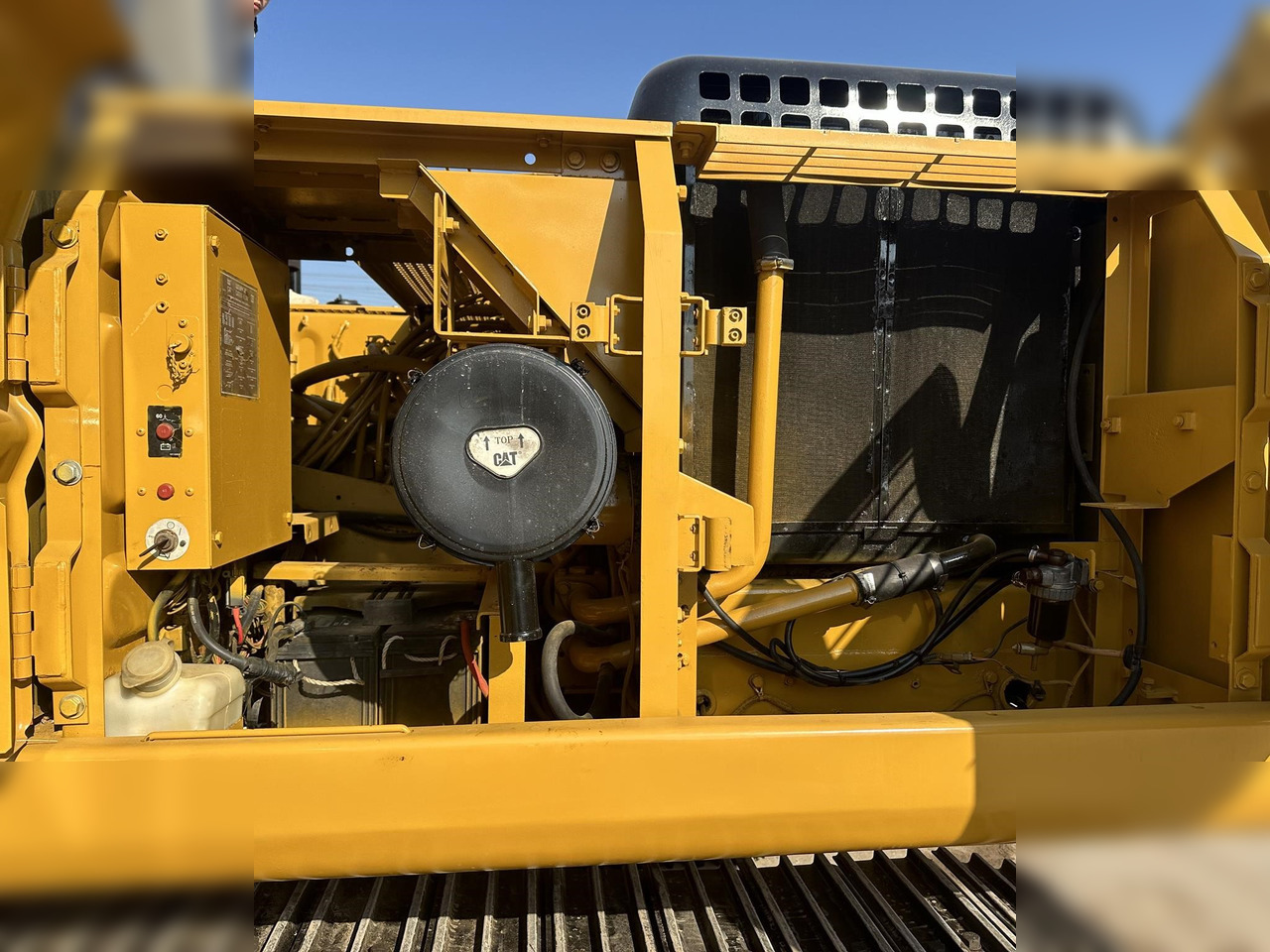 CATERPILLAR 320BL - حفارات زحافة: صور 5 CATERPILLAR 320BL - حفارات زحافة: صور 5