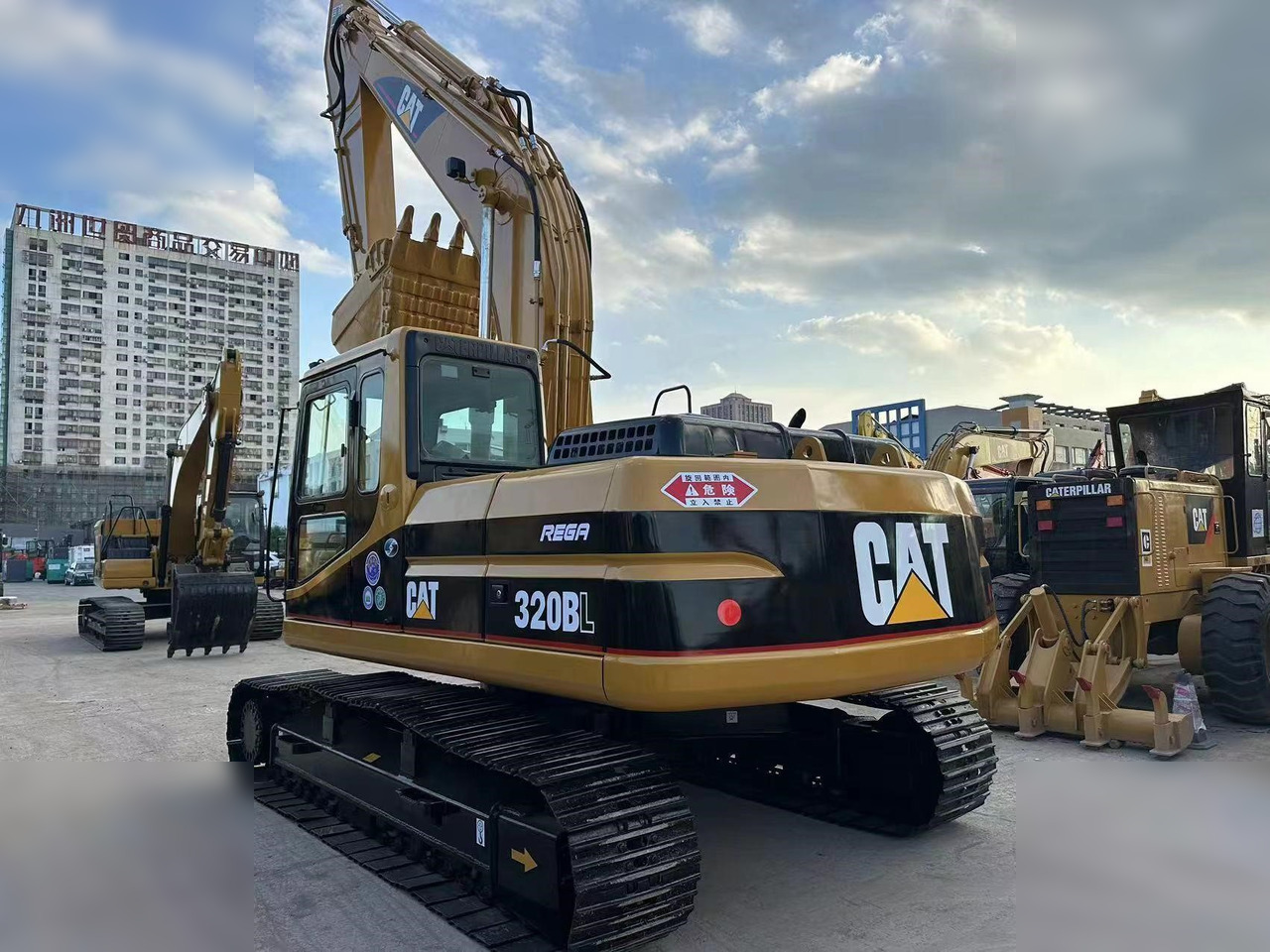 CATERPILLAR 320BL - حفارات زحافة: صور 3 CATERPILLAR 320BL - حفارات زحافة: صور 3