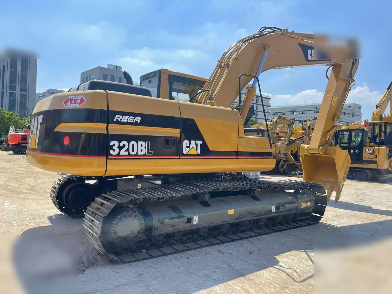 CATERPILLAR 320BL - حفارات زحافة: صور 5 CATERPILLAR 320BL - حفارات زحافة: صور 5