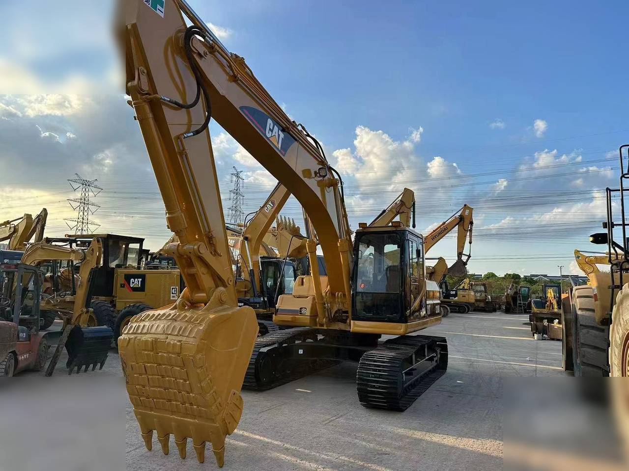 CATERPILLAR 320BL - حفارات زحافة: صور 1 CATERPILLAR 320BL - حفارات زحافة: صور 1