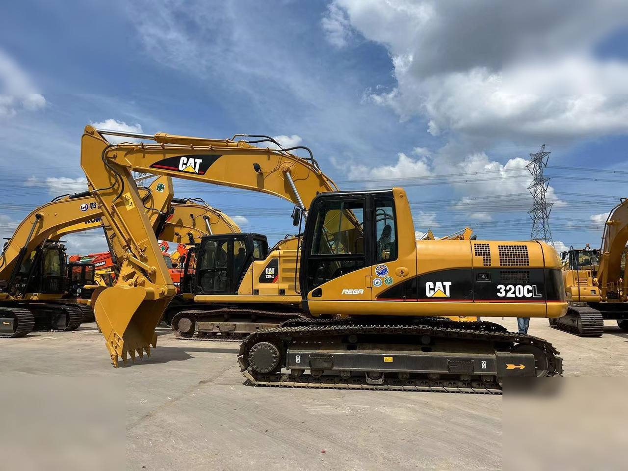 CATERPILLAR 320CL - حفارات زحافة: صور 1 CATERPILLAR 320CL - حفارات زحافة: صور 1