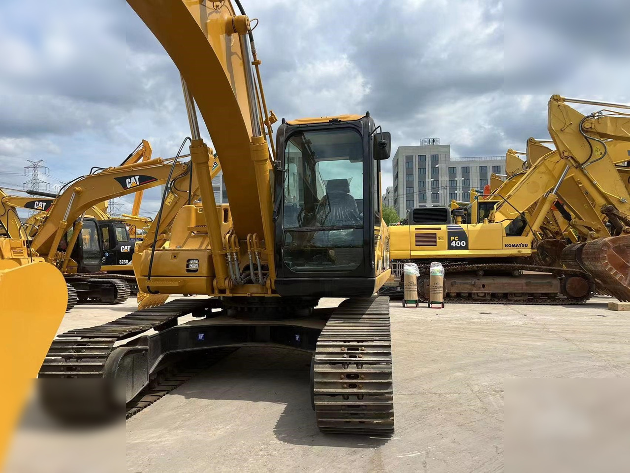 CATERPILLAR 320CL - حفارات زحافة: صور 3 CATERPILLAR 320CL - حفارات زحافة: صور 3