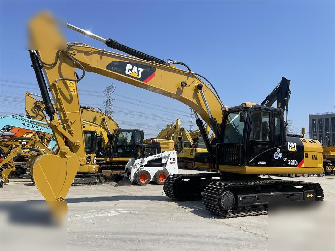 CATERPILLAR 320D2 - حفارات زحافة: صور 2 CATERPILLAR 320D2 - حفارات زحافة: صور 2