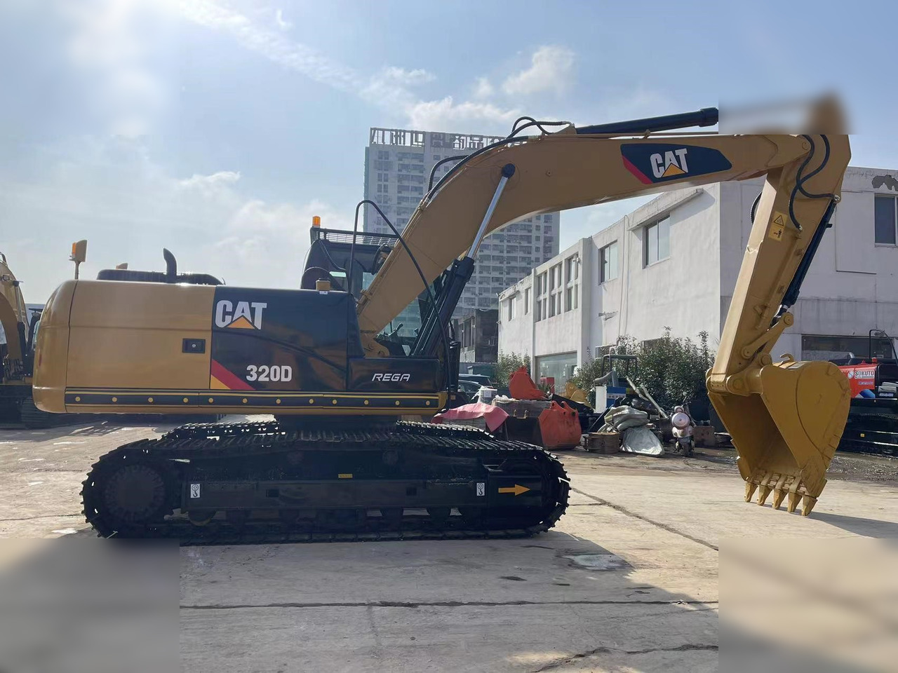 CATERPILLAR 320D - حفارات زحافة: صور 1 CATERPILLAR 320D - حفارات زحافة: صور 1