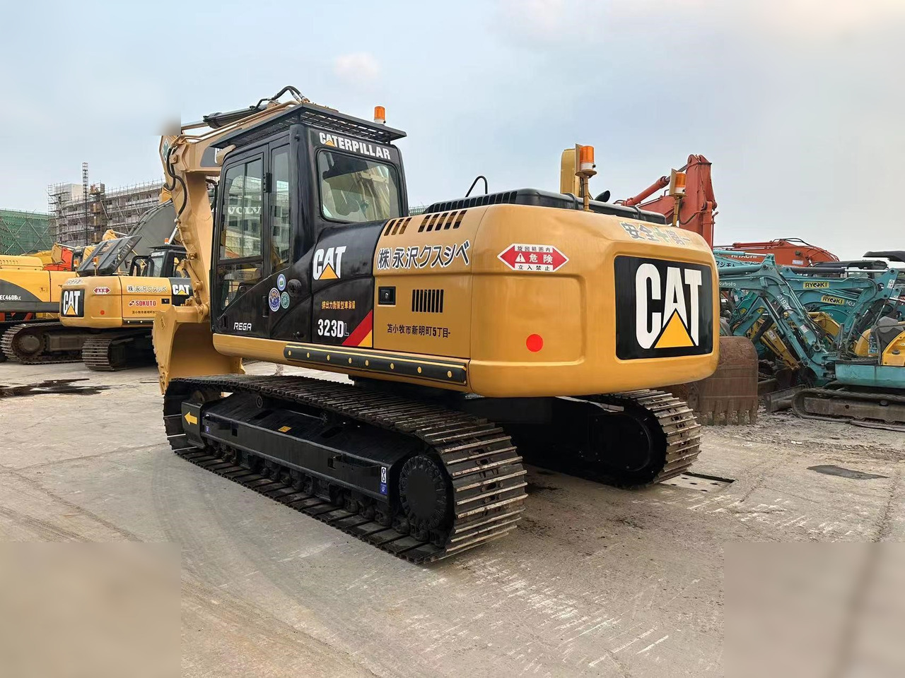 CATERPILLAR 323DL - حفارات زحافة: صور 5 CATERPILLAR 323DL - حفارات زحافة: صور 5