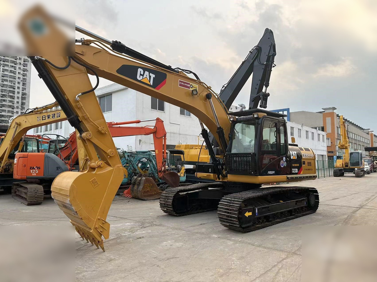 CATERPILLAR 323DL - حفارات زحافة: صور 2 CATERPILLAR 323DL - حفارات زحافة: صور 2
