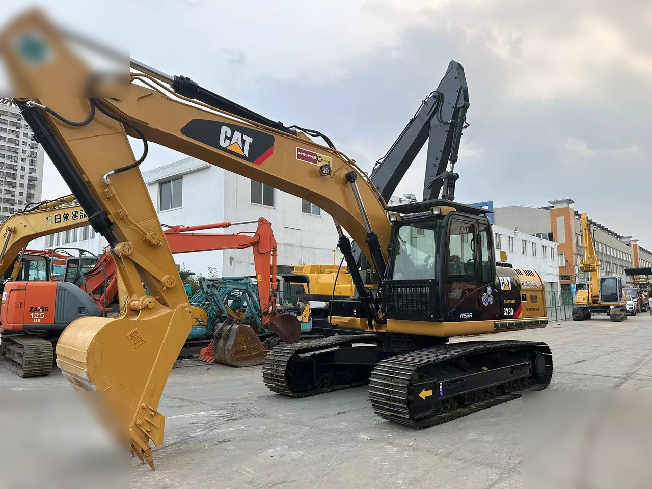 CATERPILLAR 323DL - حفارات زحافة: صور 1 CATERPILLAR 323DL - حفارات زحافة: صور 1