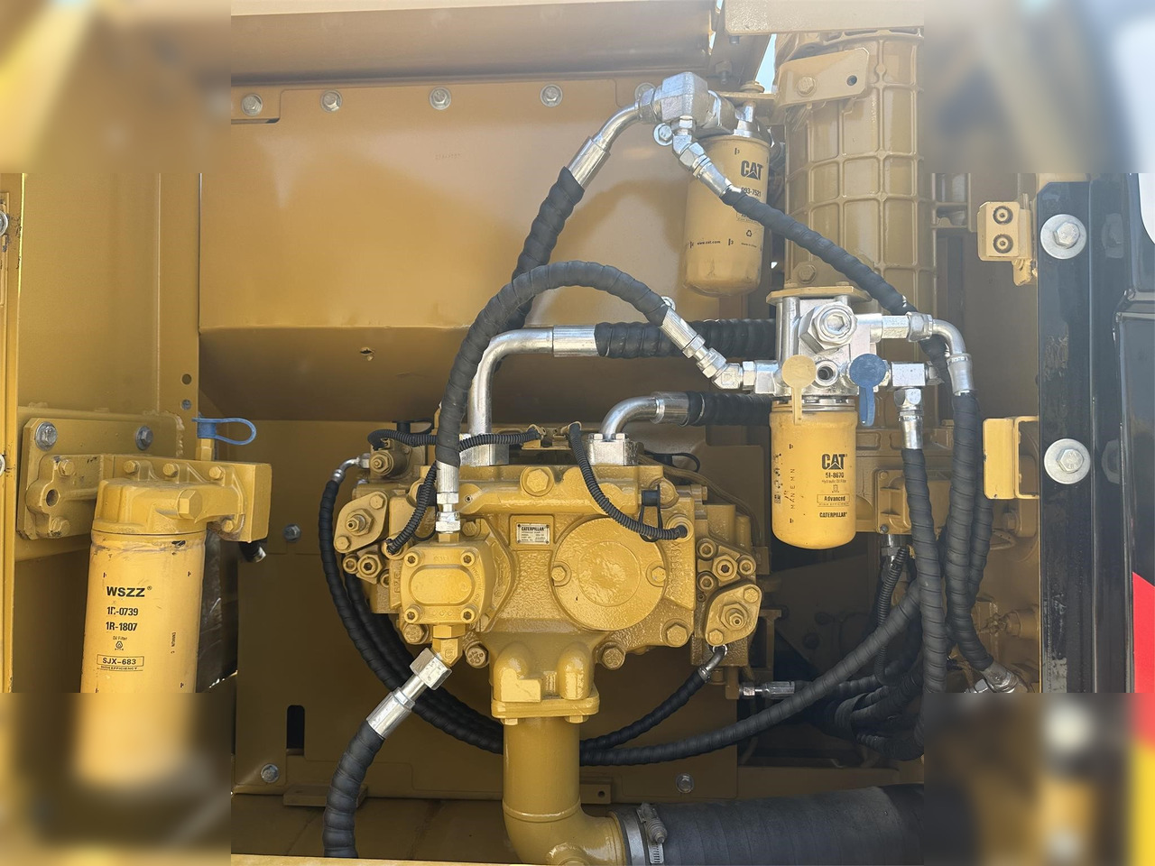CATERPILLAR 323DL - حفارات زحافة: صور 3 CATERPILLAR 323DL - حفارات زحافة: صور 3