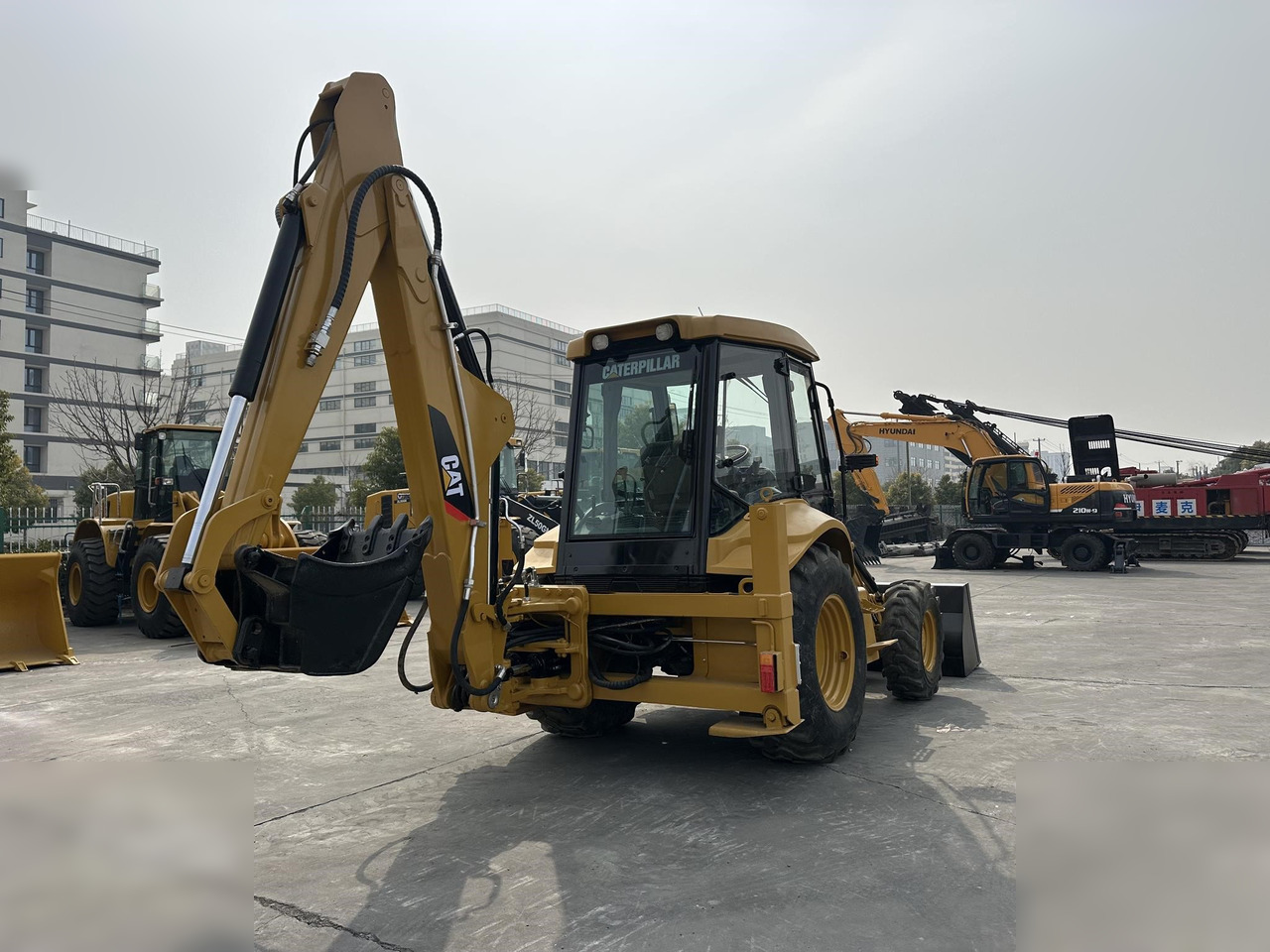 CATERPILLAR 420F - حفار متعدد الاستخدام: صور 4 CATERPILLAR 420F - حفار متعدد الاستخدام: صور 4