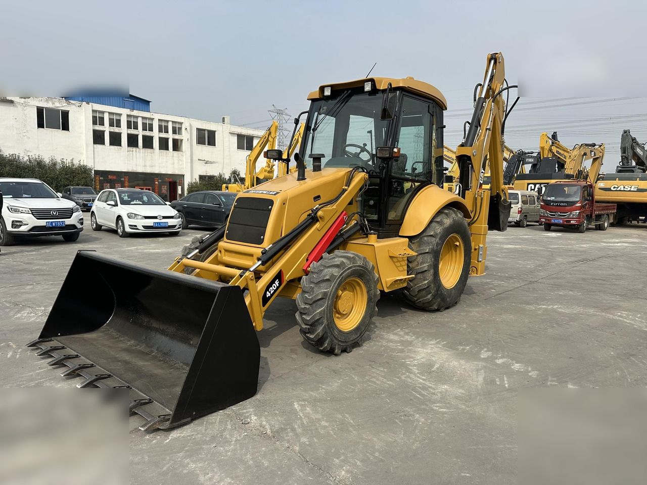 CATERPILLAR 420F - حفار متعدد الاستخدام: صور 2 CATERPILLAR 420F - حفار متعدد الاستخدام: صور 2