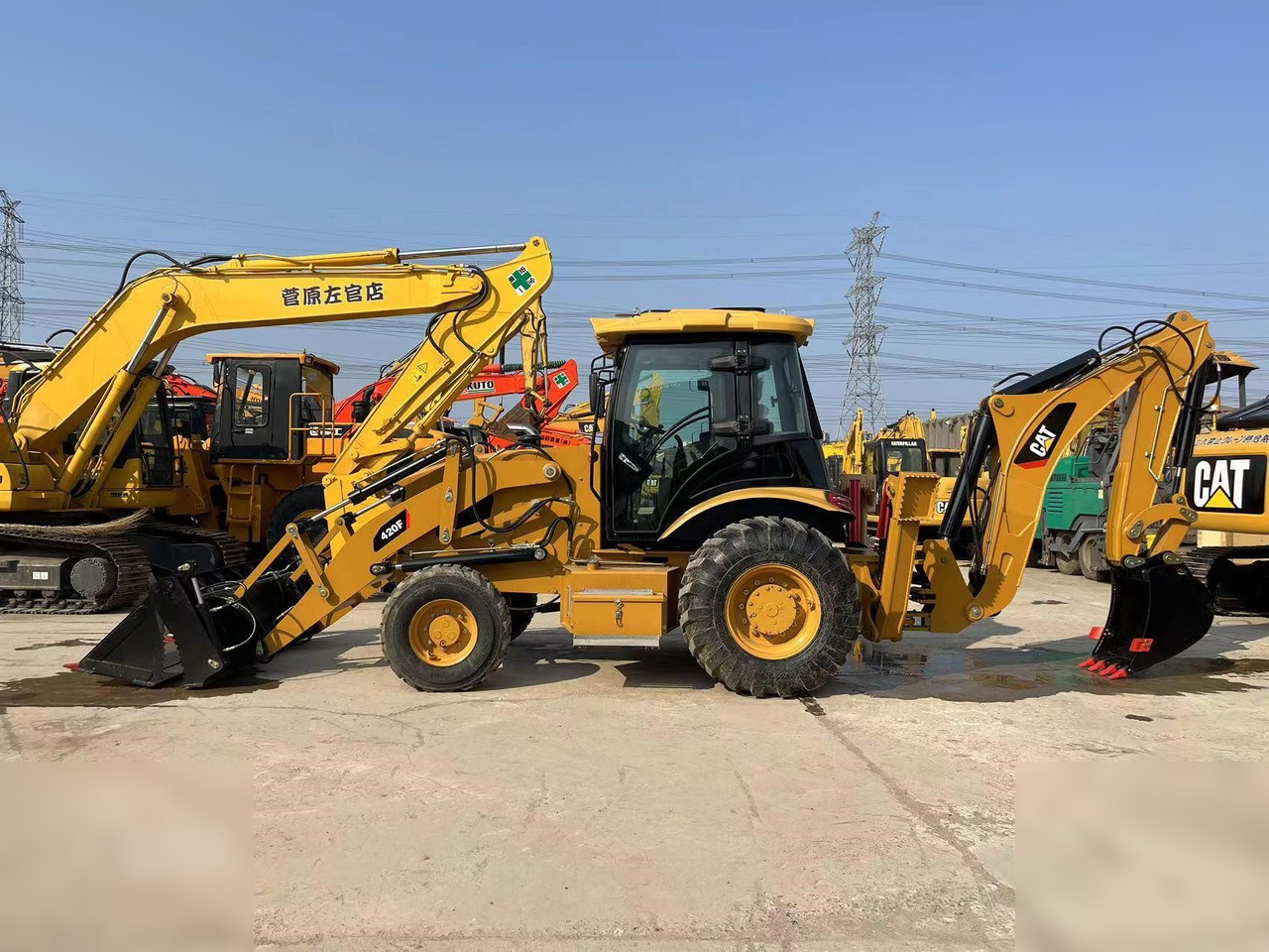 CATERPILLAR 420F - حفار متعدد الاستخدام: صور 1 CATERPILLAR 420F - حفار متعدد الاستخدام: صور 1