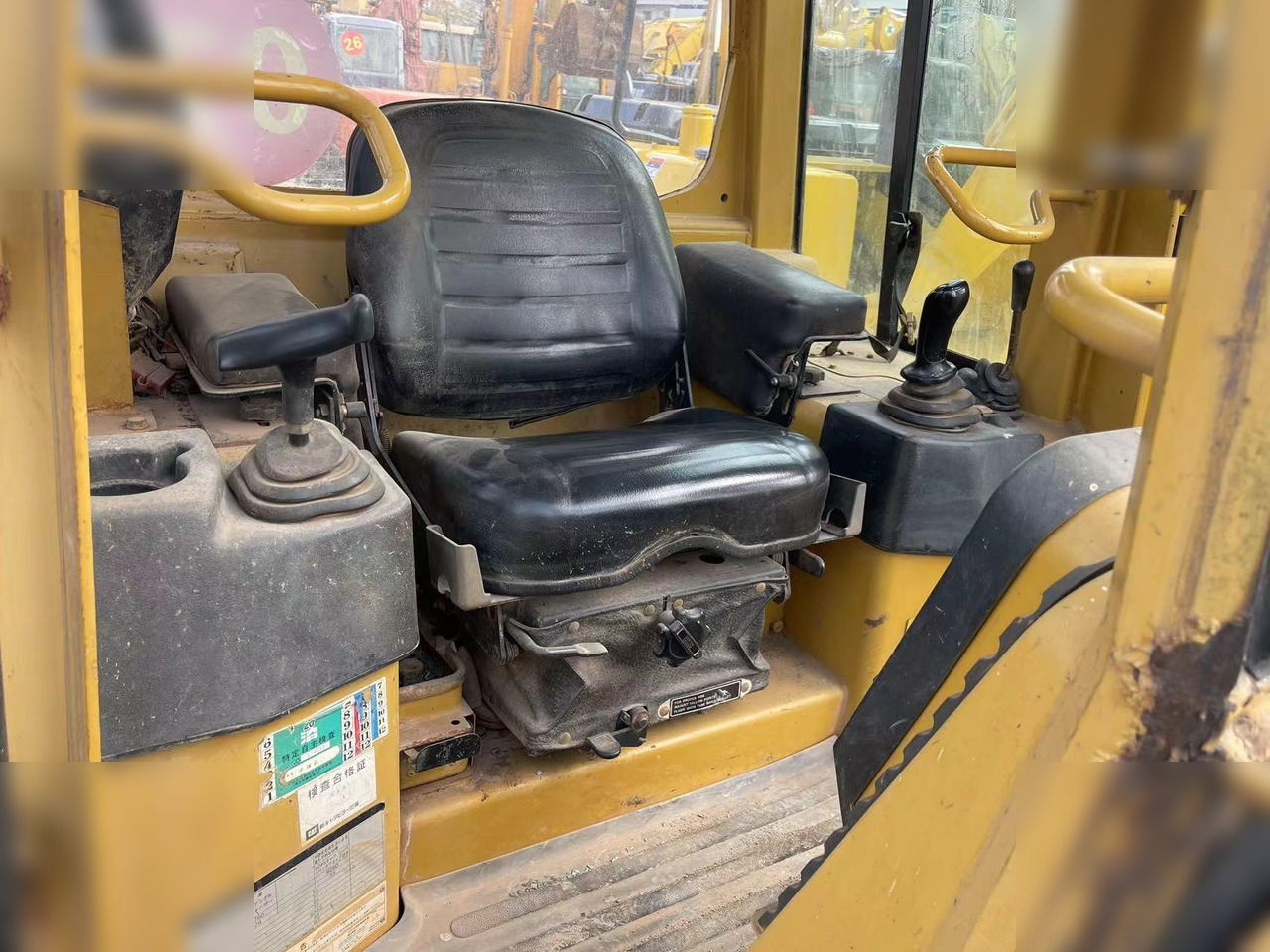 CATERPILLAR D3G - بلدوزر: صور 5 CATERPILLAR D3G - بلدوزر: صور 5