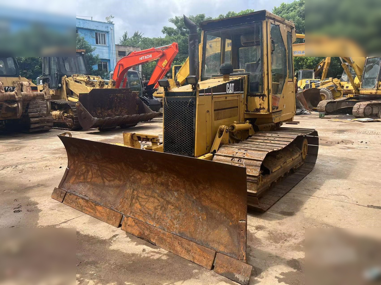 CATERPILLAR D5C - بلدوزر: صور 4 CATERPILLAR D5C - بلدوزر: صور 4