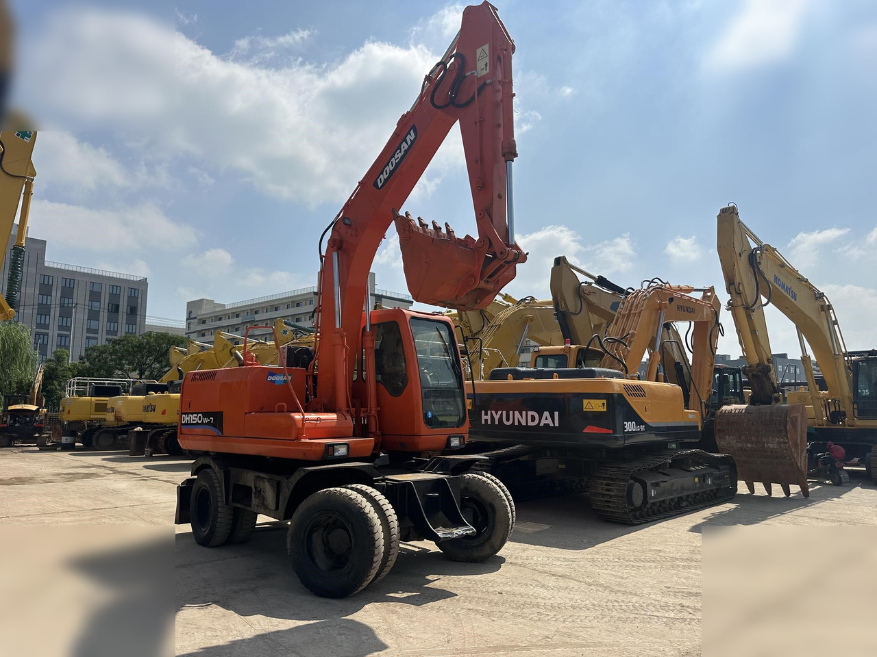 DOOSAN DH150W-7 - حفارة على عجلات: صور 4 DOOSAN DH150W-7 - حفارة على عجلات: صور 4