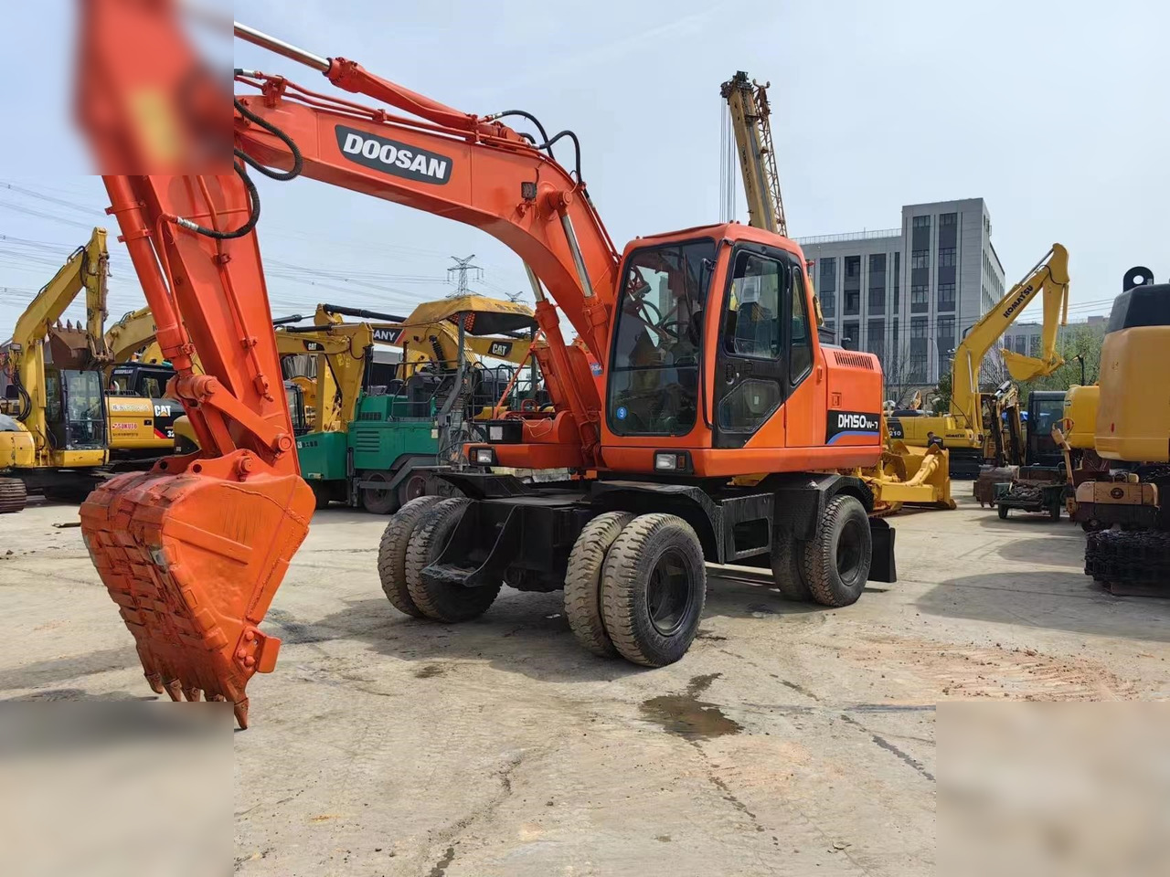 DOOSAN DH150W-7 - حفارة على عجلات: صور 2 DOOSAN DH150W-7 - حفارة على عجلات: صور 2