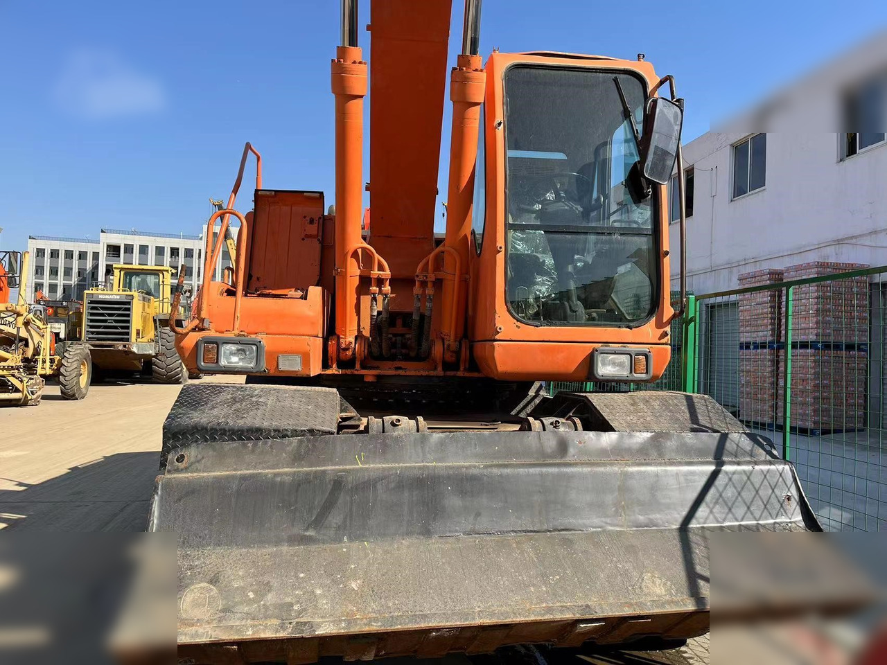 DOOSAN DH210W-7 - حفارة على عجلات: صور 3 DOOSAN DH210W-7 - حفارة على عجلات: صور 3
