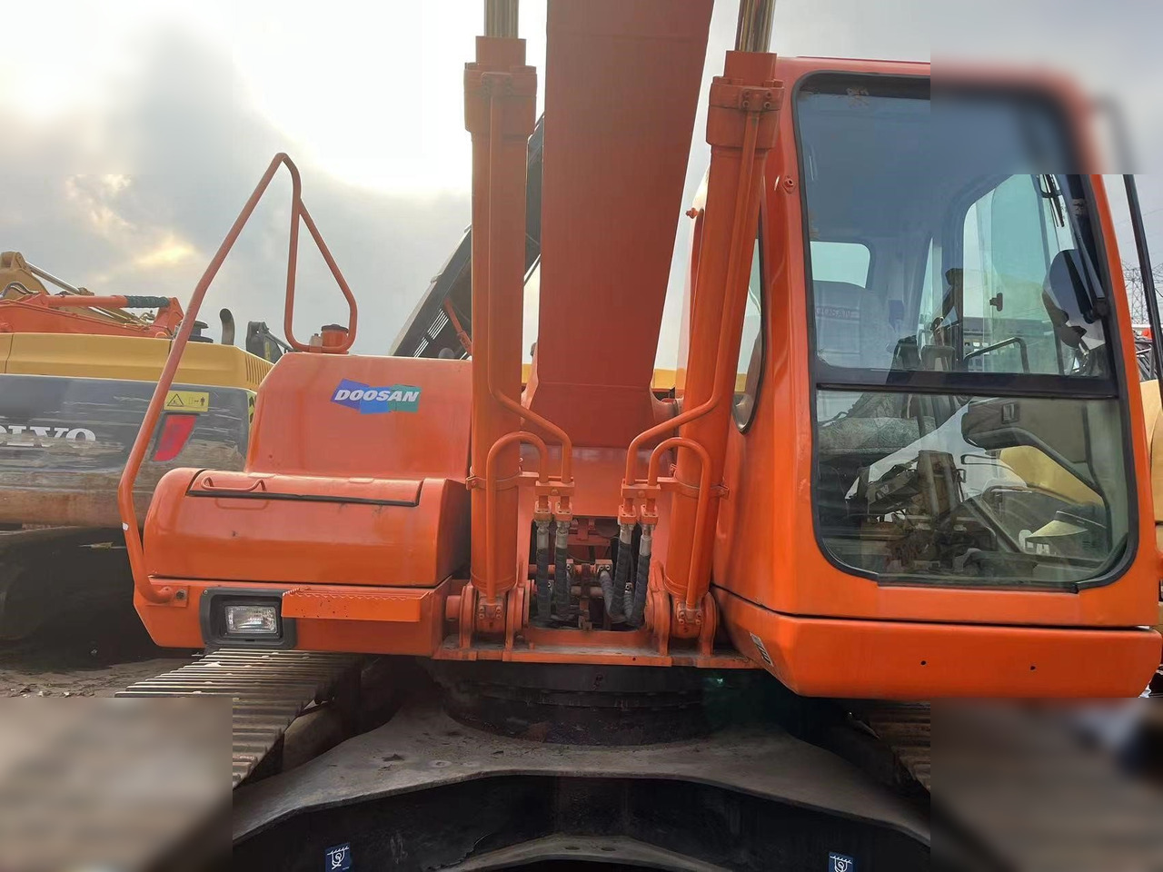 DOOSAN DH220 LC-7 - حفارات زحافة: صور 2 DOOSAN DH220 LC-7 - حفارات زحافة: صور 2