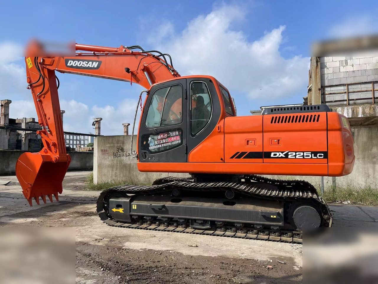DOOSAN DX225 LCA - حفارات زحافة: صور 1 DOOSAN DX225 LCA - حفارات زحافة: صور 1