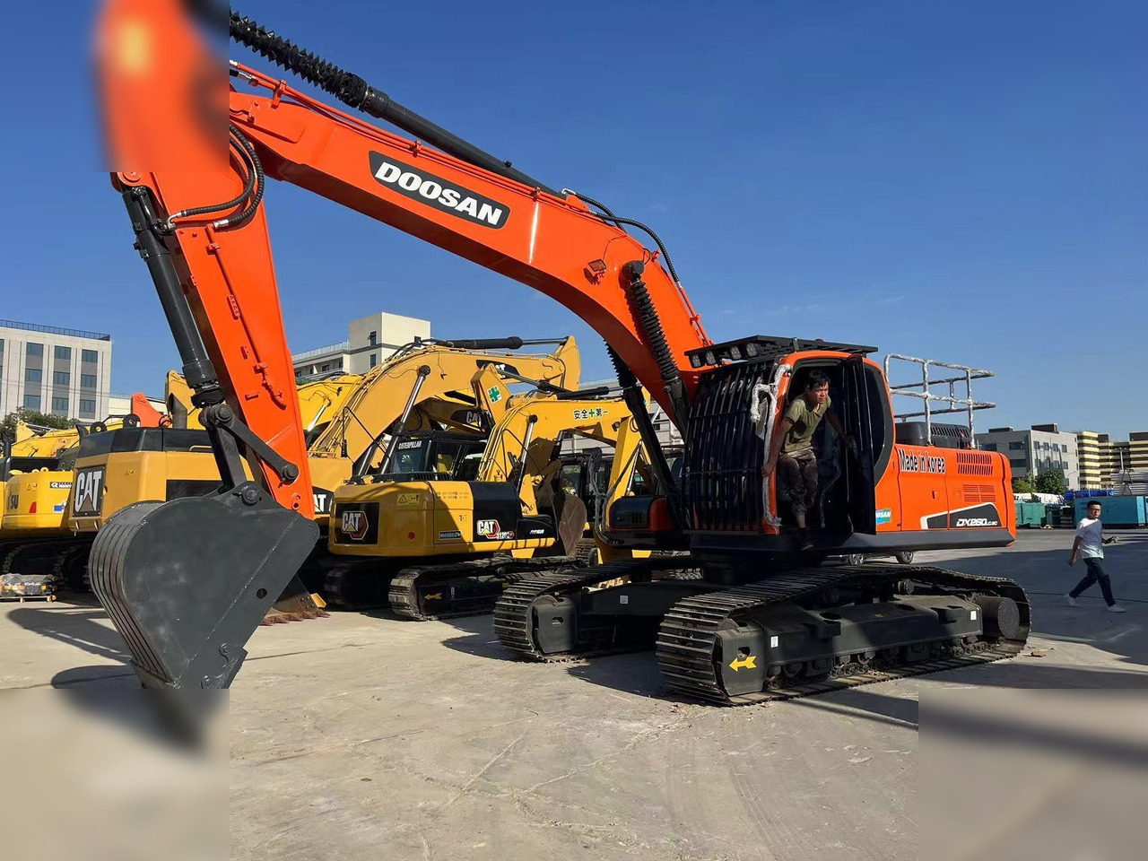 DOOSAN DX260 LC - حفارات زحافة: صور 1 DOOSAN DX260 LC - حفارات زحافة: صور 1