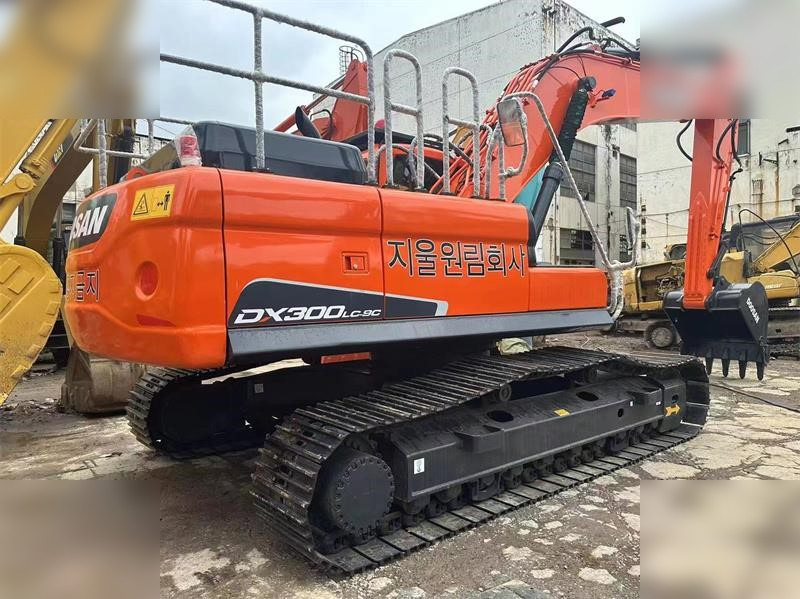 DOOSAN DX300 LC-9C - حفارات زحافة: صور 1 DOOSAN DX300 LC-9C - حفارات زحافة: صور 1