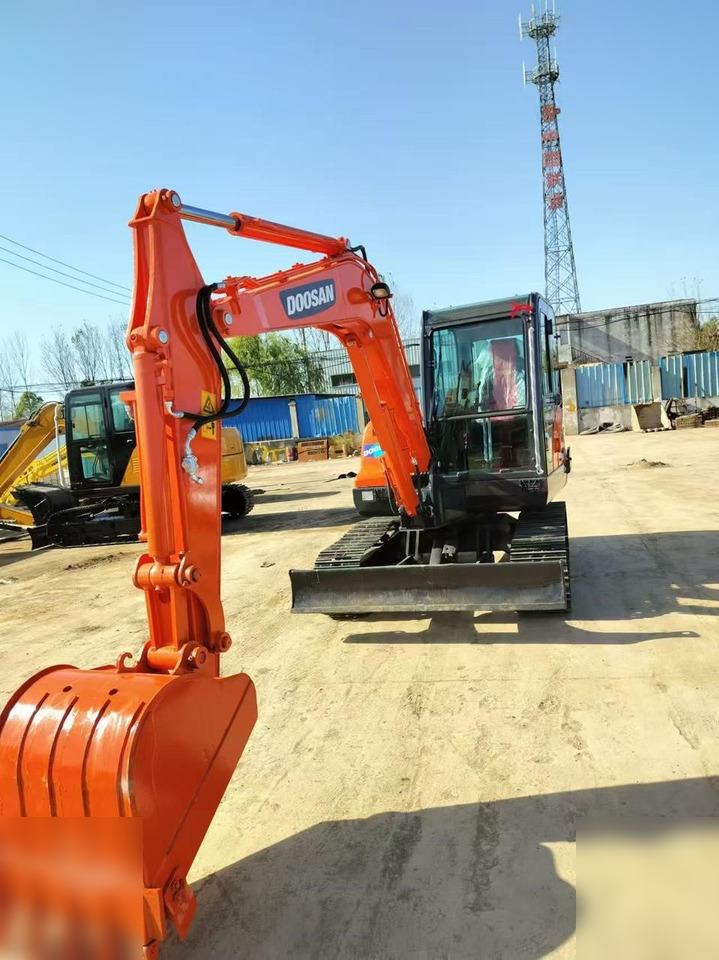 DOOSAN DX60-9C - حفارات زحافة: صور 4 DOOSAN DX60-9C - حفارات زحافة: صور 4