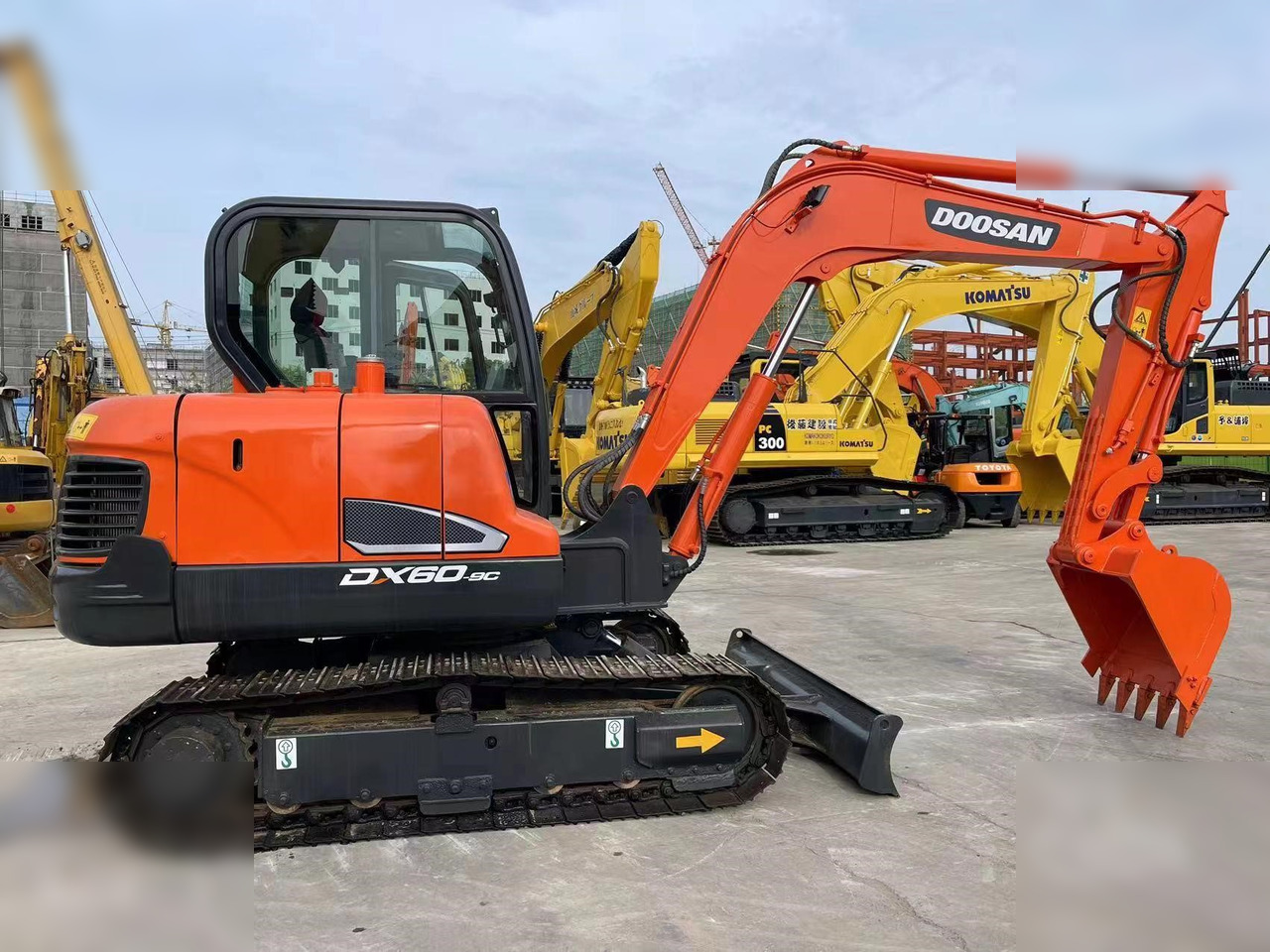DOOSAN DX60-9C - حفارات زحافة: صور 1 DOOSAN DX60-9C - حفارات زحافة: صور 1