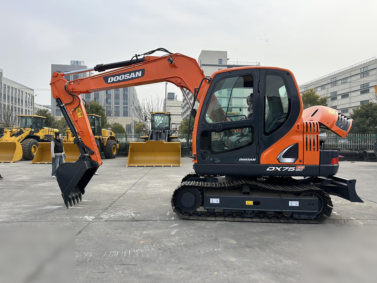 DOOSAN DX75-9CN - حفارات زحافة: صور 1 DOOSAN DX75-9CN - حفارات زحافة: صور 1