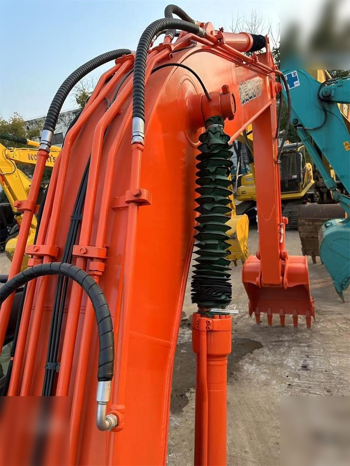 HITACHI ZX200-3G - حفارات زحافة: صور 4 HITACHI ZX200-3G - حفارات زحافة: صور 4