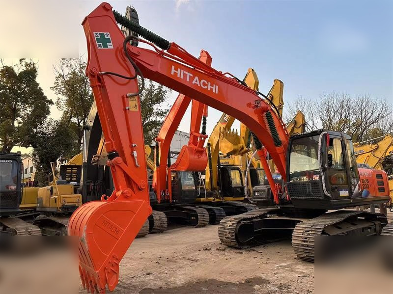 HITACHI ZX200 - حفارات زحافة: صور 4 HITACHI ZX200 - حفارات زحافة: صور 4