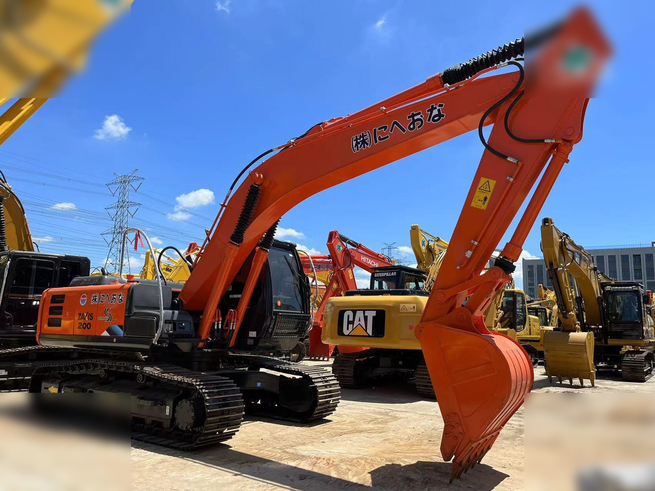 HITACHI ZX200 - حفارات زحافة: صور 1 HITACHI ZX200 - حفارات زحافة: صور 1