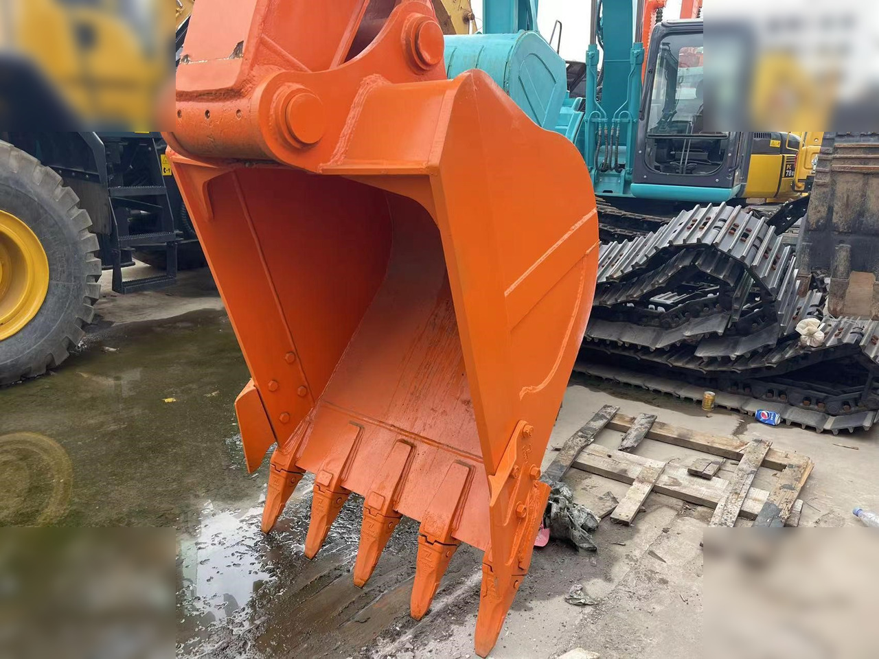 HITACHI ZX200 - حفارات زحافة: صور 3 HITACHI ZX200 - حفارات زحافة: صور 3