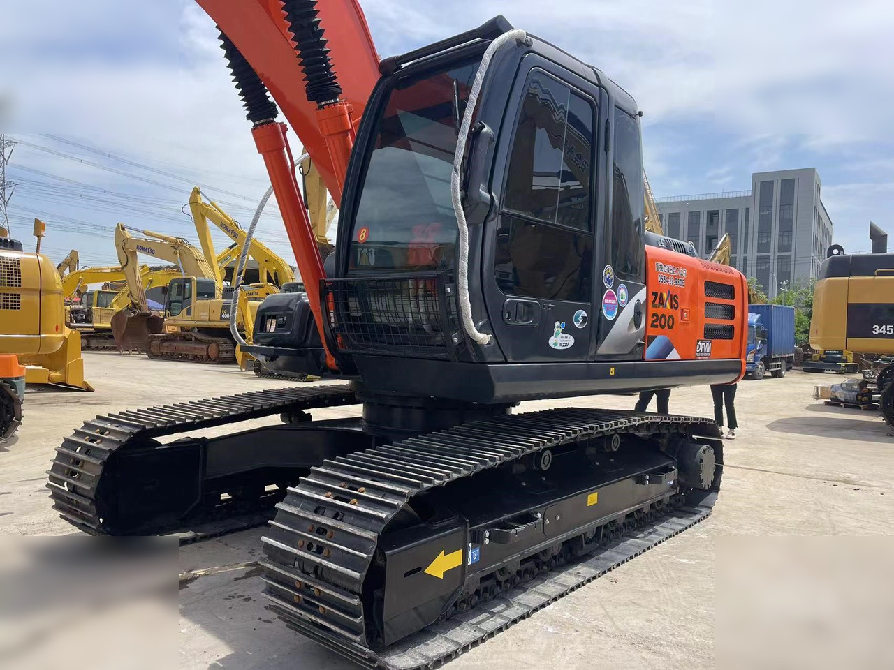 HITACHI ZX200 - حفارات زحافة: صور 4 HITACHI ZX200 - حفارات زحافة: صور 4