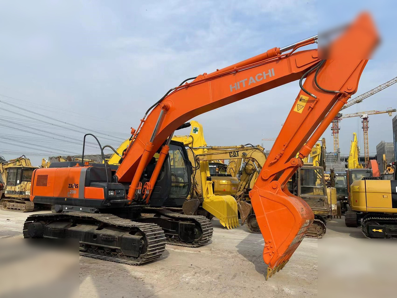 HITACHI ZX200 - حفارات زحافة: صور 4 HITACHI ZX200 - حفارات زحافة: صور 4