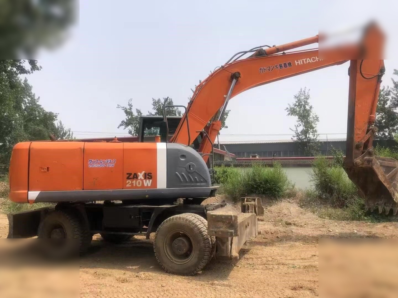 HITACHI ZX210W - حفارة على عجلات: صور 2 HITACHI ZX210W - حفارة على عجلات: صور 2