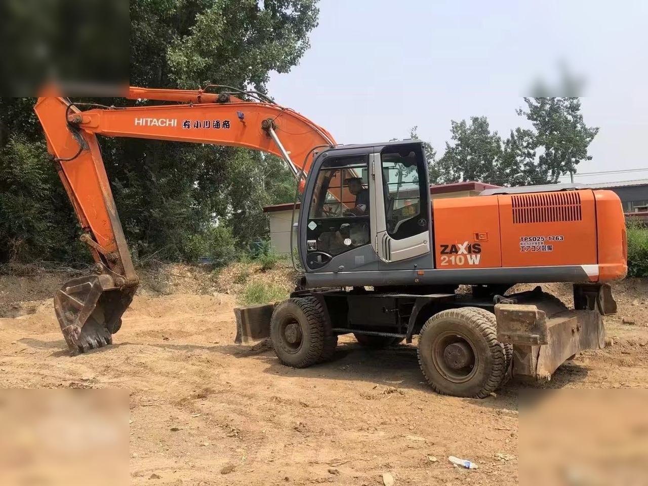HITACHI ZX210W - حفارة على عجلات: صور 1 HITACHI ZX210W - حفارة على عجلات: صور 1