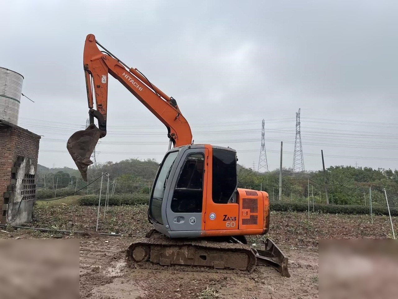 HITACHI ZX60 - حفارات زحافة: صور 1 HITACHI ZX60 - حفارات زحافة: صور 1