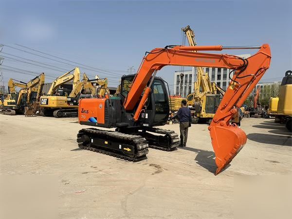 HITACHI ZX70 - حفارات زحافة: صور 2 HITACHI ZX70 - حفارات زحافة: صور 2
