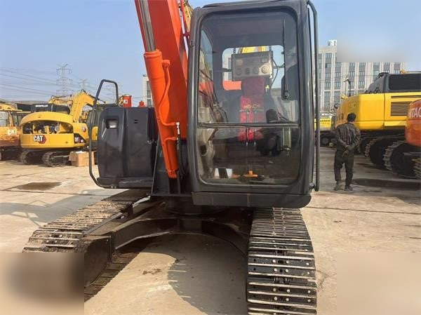 HITACHI ZX70 - حفارات زحافة: صور 5 HITACHI ZX70 - حفارات زحافة: صور 5
