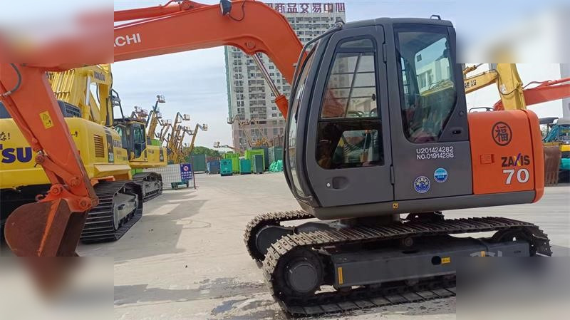 HITACHI ZX70 - حفارات زحافة: صور 3 HITACHI ZX70 - حفارات زحافة: صور 3