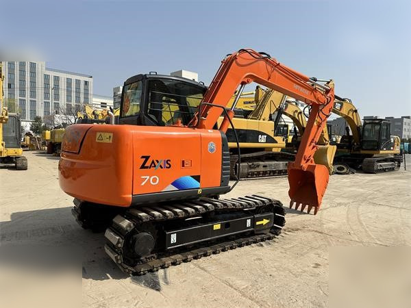 HITACHI ZX70 - حفارات زحافة: صور 2 HITACHI ZX70 - حفارات زحافة: صور 2