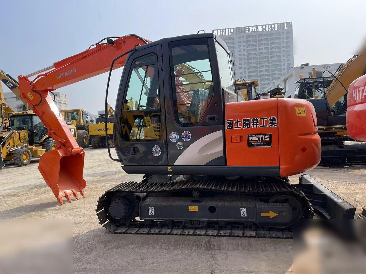 HITACHI ZX70 - حفارات زحافة: صور 1 HITACHI ZX70 - حفارات زحافة: صور 1