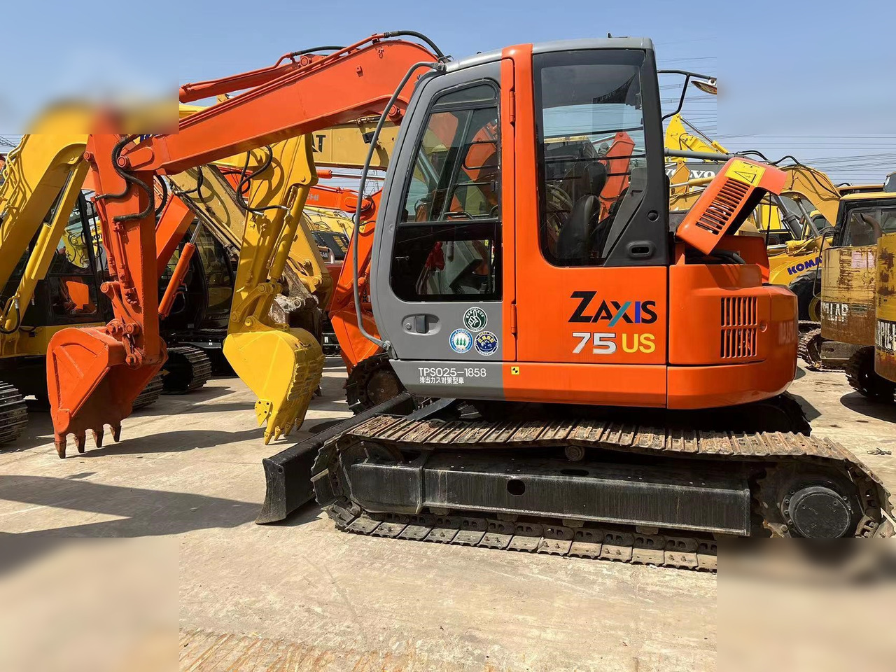HITACHI ZX75US - حفارات زحافة: صور 4 HITACHI ZX75US - حفارات زحافة: صور 4